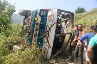 बस दुर्घटना हुँदा ५४ यात्रु घाइते, केहीको अवस्था चिन्ताजनक